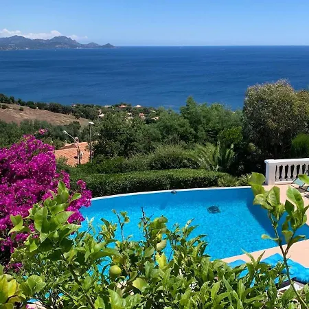 140 M2 4 Etoiles Parking Wifi - Clim - Piscine * Roquebrune-sur-Argens